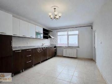 Avcılar Firuzköy'de 1+1 Arakat Daire Şehir Manzaralı