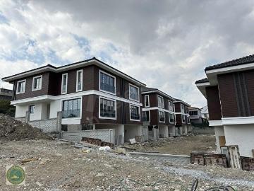 Avcılar Firuzköy'de Butik Sitede Satılık 5+2 Villa