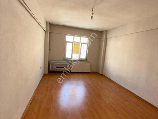 Avcılar Yeşilkent Mahallesi’nde Kiralık 2+1 Daire | 90 M² | 3. Kat | Doğalgaz Kombili