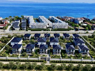 Avcı yalı Adatepe Denize 100mt Havuzlu 6,000m2 İçinde 4+1 Villa