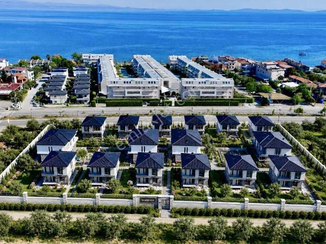 Avcı yalı Adatepe Denize 100mt Havuzlu 6,000m2 İçinde 4+1 Villa