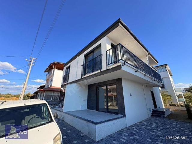 AVCI'DAN ÖĞRETMENLER'DE 2+1 KISA KATLI DENİZE YAKIN DAİRE