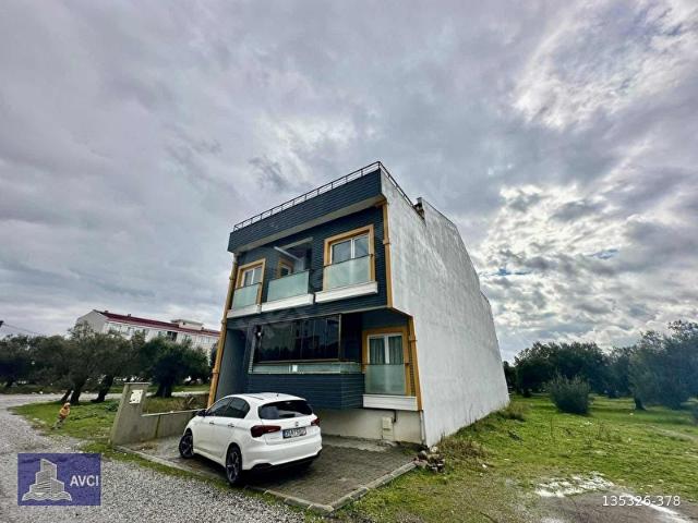 AVCI'DAN KÖRFEZ HAS. ARKASI 2+1 BAHÇE KATI SIFIR DAİRE