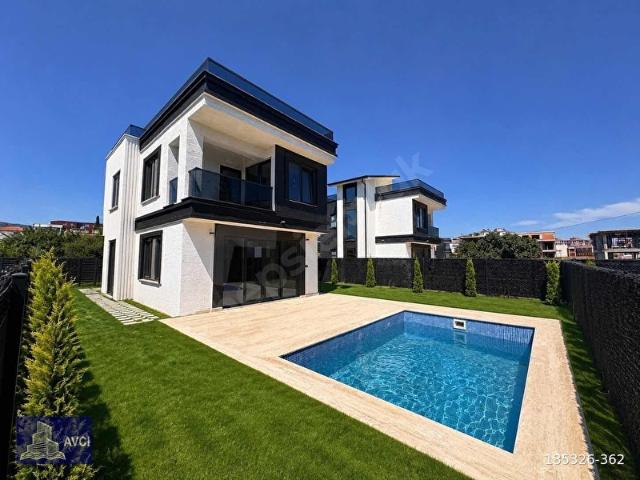 AVCI'DAN TAM MÜSTAKİL 350M2 ARSALI HAVUZLU VİLLA
