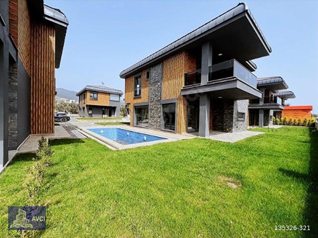 AVCI'DAN TEK YETKİLİ 350M2 ARSA MÜSTAKİL HAVUZLU GÜVENLKLI VİLLA