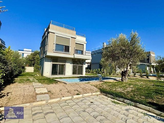 AVCI'DAN 375M2 ARSALI TAM MÜSTAKİL HAVUZLU VİLLADENİZE 400MT
