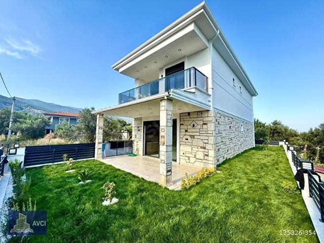 AVCI'DAN 300M2 ARSA TAM MÜSTAKİL GİRİŞTE ODALI 4+1 VİLLA