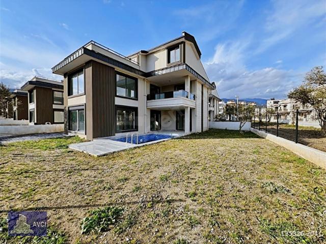 AVCI'DAN 400M2 ARSA İÇİNDE 5+1 LOFT HAVUZLU VİLLA