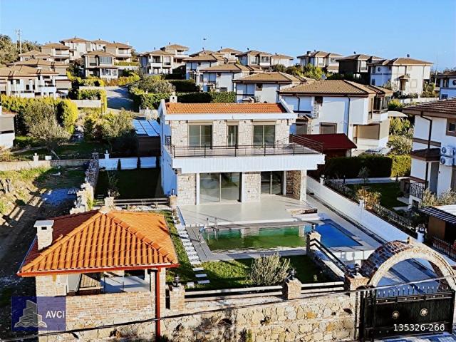AVCI'DAN 700M2 ARSA 6+1 GİRİŞ ODALI MÜSTAKİL HAVUZLU VİLLA