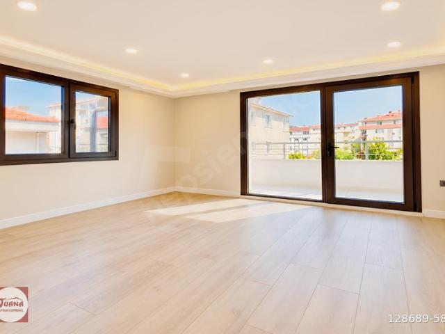AVCILARDA MODERN TASARIMLI SIFIR 2+1 ÇATI PİYES SATILIK DAİRE