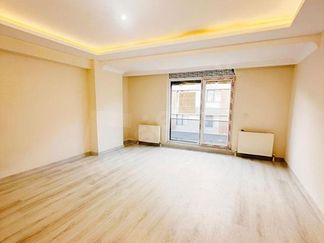AVCILARIN GÖBEĞİNDE REŞİTPAŞA CADDESİNDE MERKEZDEN 2+1 KİRALIK