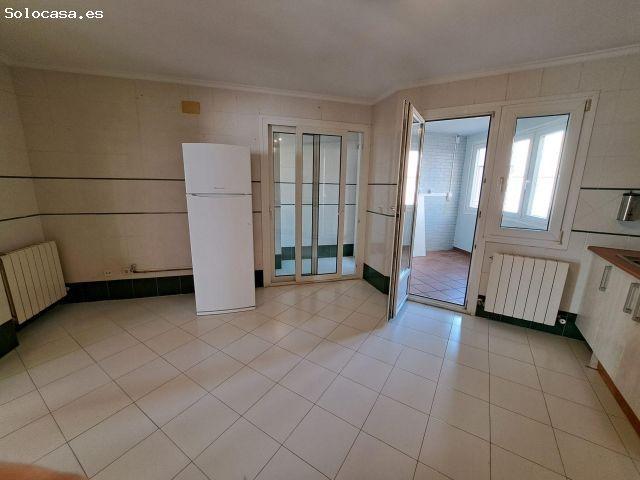 Avd. europa. Dúplex SIN AMUEBLAR con 6 dormitorios y 3 baños. Solo amueblada la cocina y los baños