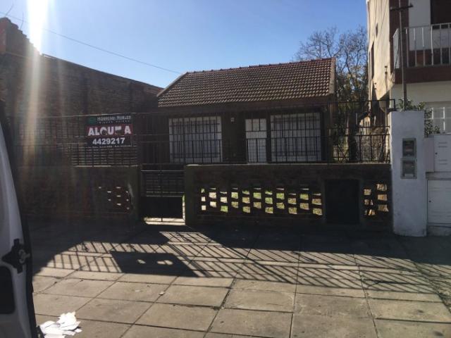 Avda. Moreno a mts. de Alberdi ALQUILA CASA