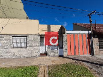 Avda 131 e/ 46 y 47 – CASA Y GALPÓN