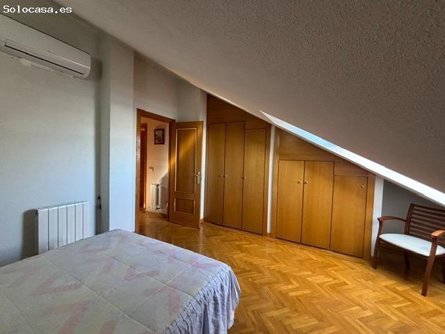 Ave. Europa. Dúplex con 2 habitaciones AMUEBLADO!. Garaje