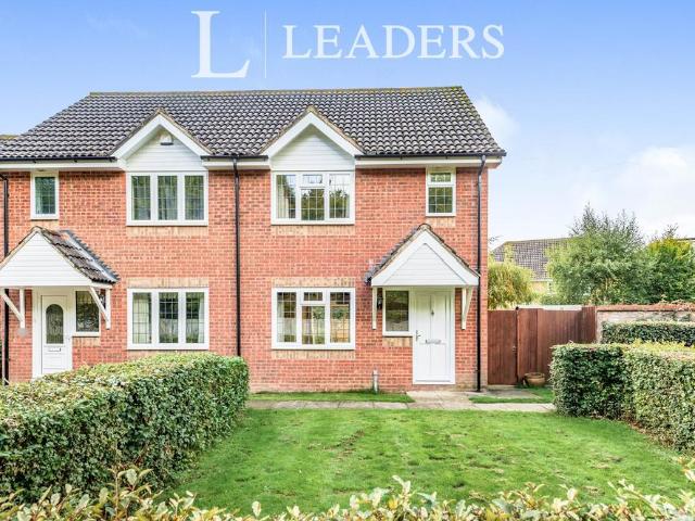 Avebury Close, Horsham, West Sussex. 2 bed house to rent £1,550 pcm £358 pw