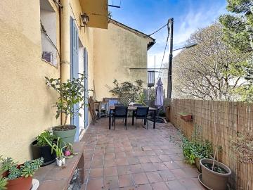 Avec terrasse et grand garage