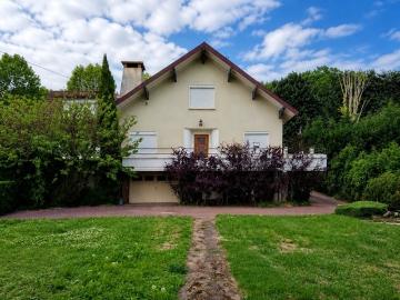 avec une vue des Alpes à Lyon, à vendre maison d'environ 223 m2 sur un terrain de 892 m2 BEYNOST 01