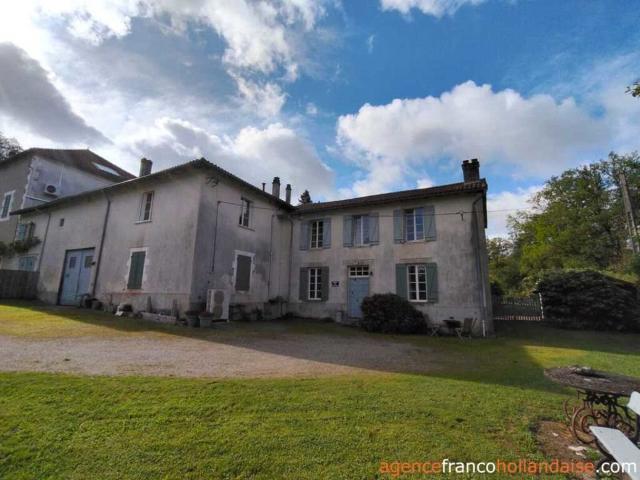 Avec vue sur la ville 231m² Rochechouart