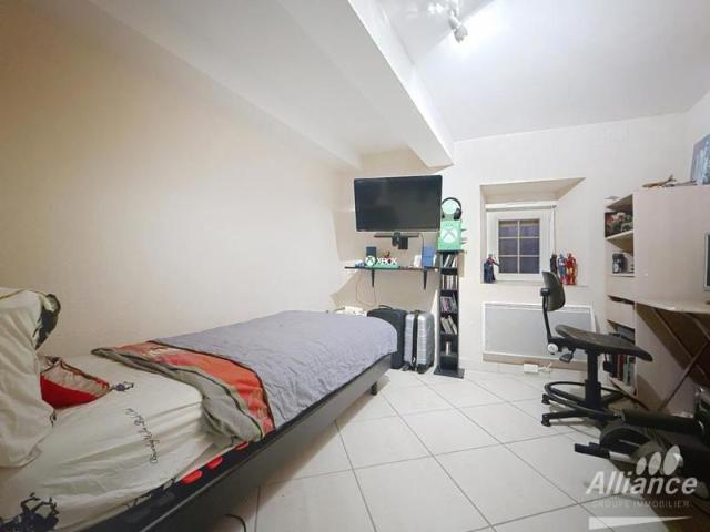 A VENDRE APPARTEMENT T4 GARAGE CAVE. PARFAIT ETAT
