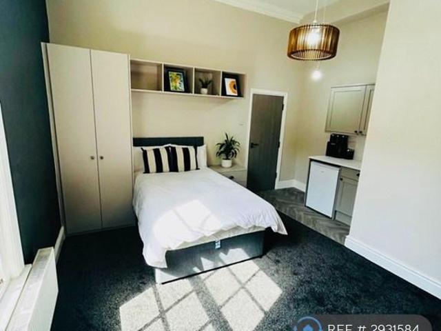 Avenham Terrace, Preston, PR1 Studio to rent £699 pcm £161 pw