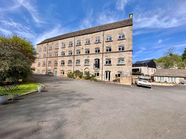 Avening, Tetbury GL8, 3 bed flat to rent, £2,000 pcm | PrimeLocation