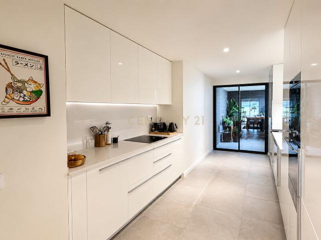 T2 novo no Lumiar pronto a habitar | 144 m² | 2 suítes | Cozinha Smeg | 3 varandas | Piscina no Rooftop e Garagem