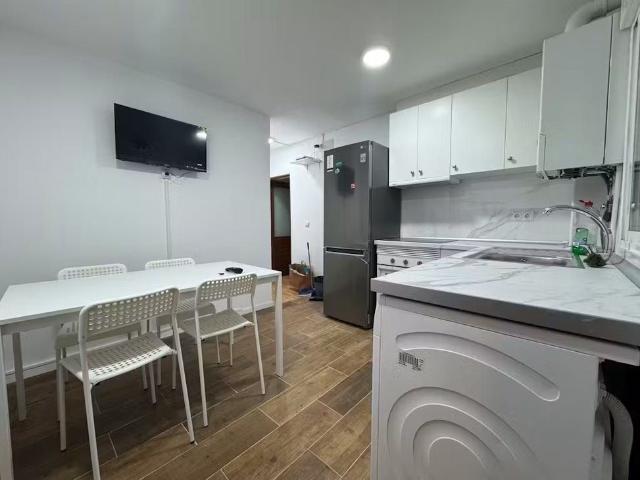 Avenida de Moratalaz, Madrid, Community of Madrid 28030