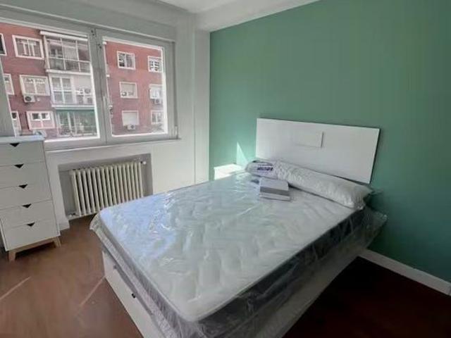 Avenida de Baviera, Madrid, Community of Madrid 28028