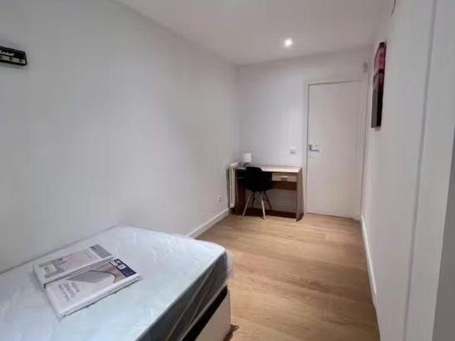 Avenida de Baviera, Madrid, Community of Madrid 28028