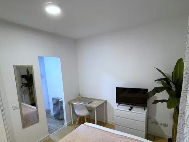 Avenida de Baviera, Madrid, Community of Madrid 28028