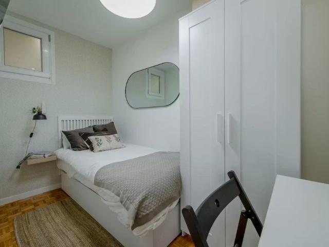 Avenida de Brasilia, Madrid, Community of Madrid 28028