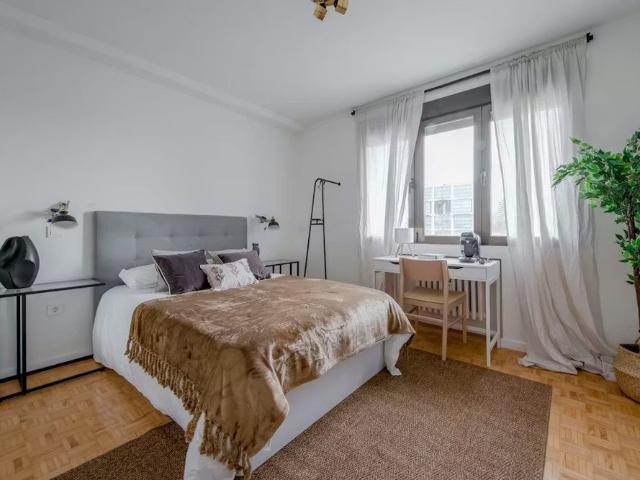 Avenida de Brasilia, Madrid, Community of Madrid 28028