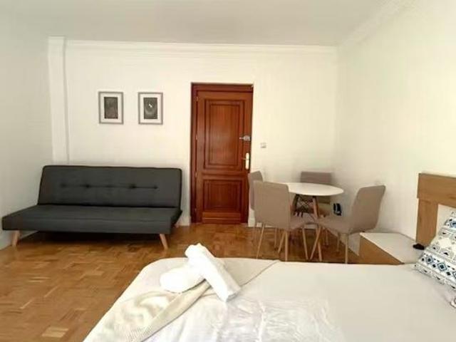 Avenida de Fuenlabrada, Leganés, Community of Madrid 28912