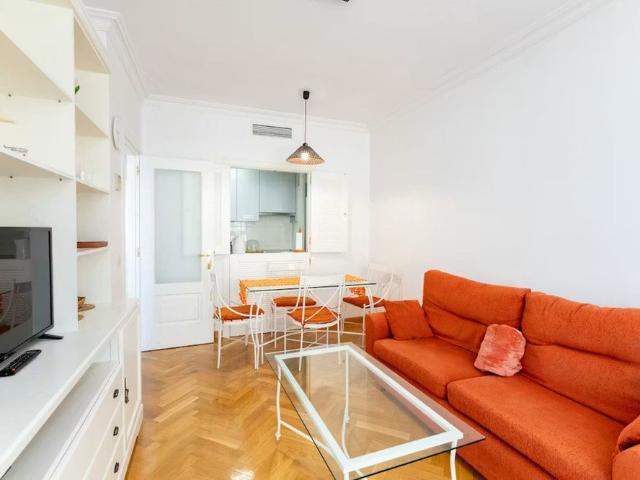 Avenida de Isabel de Valois, Madrid, Community of Madrid 28050