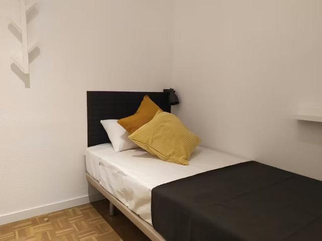 Avenida de Portugal, Madrid, Community of Madrid 28011