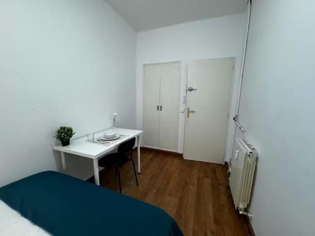 Avenida del Manzanares, Madrid, Community of Madrid 28011