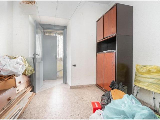 Avenida Tartier 81, bajo Moreda