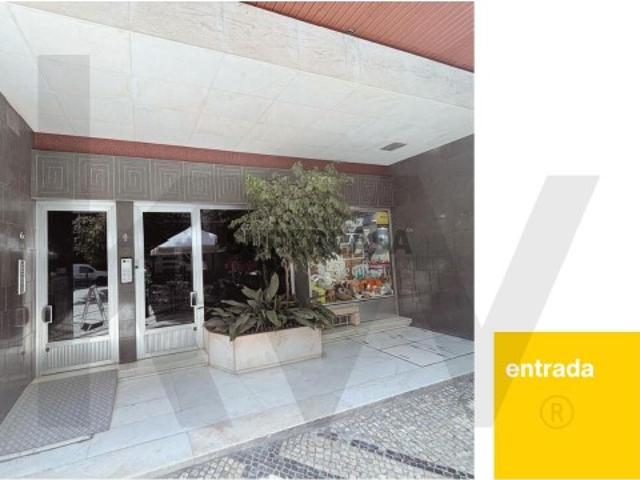 Avenidas Novas: Centralidade e Garagem Privativa no coração de Lisboa