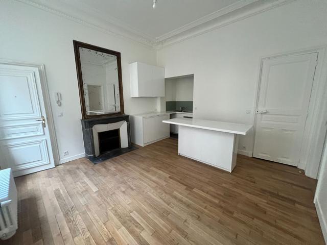 Avenue Charles de Gaulle, Neuilly, 2 pièces, 36.51 m2