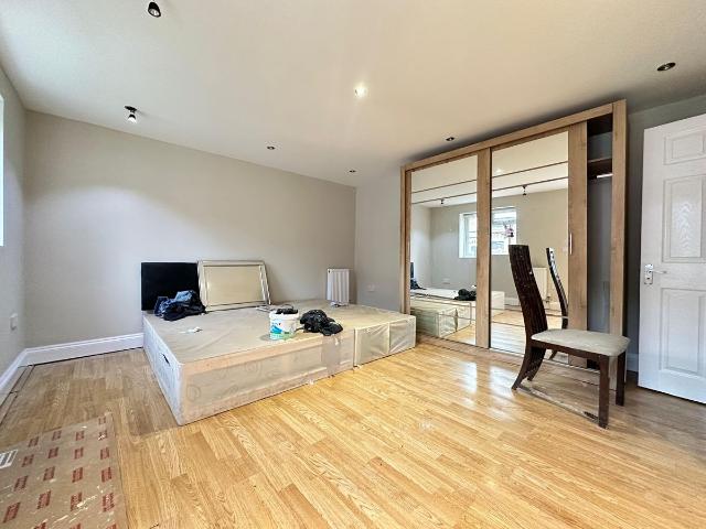 Avenue Crescent, Hounslow TW5, Studio to rent, £1,200 pcm | PrimeLocation