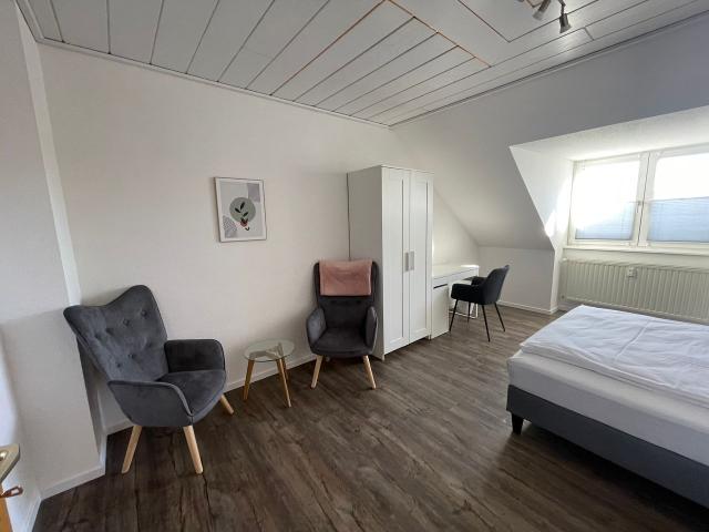 Avenue Apartment by the Castle Pond, Chemnitz Amsterdam Apartments for Rent