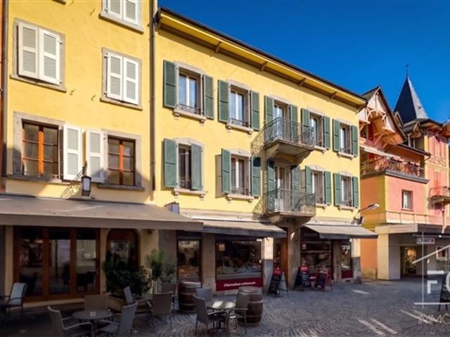 Avenue de la Gare 5 auf der Fußgängerstraße, gemischt genutztes Gebäude mit einer potenziellen Rendite von 5,94 %