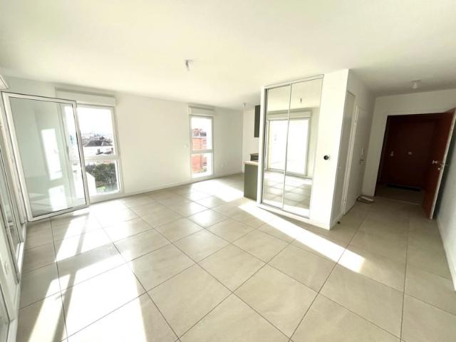 AVENUE DE MURET T3 69 m2