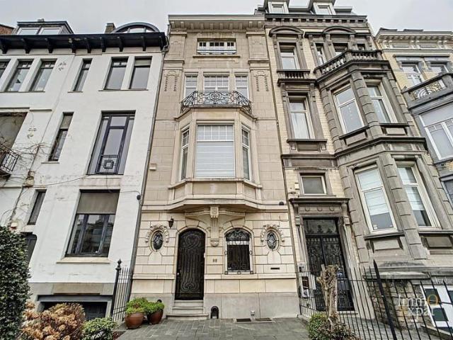 Avenue de Tervuren Townhouse 5 bedrooms + Offices and outd