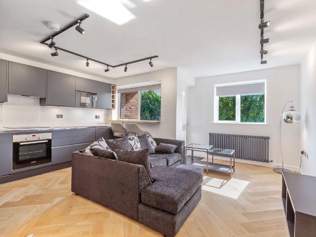 Avenue Elmers, Surbiton KT6, 1 bed flat to rent, £1,850 pcm | PrimeLocation