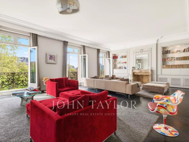 Avenue Foch plein sud. Appartement familial et de réception d'exception