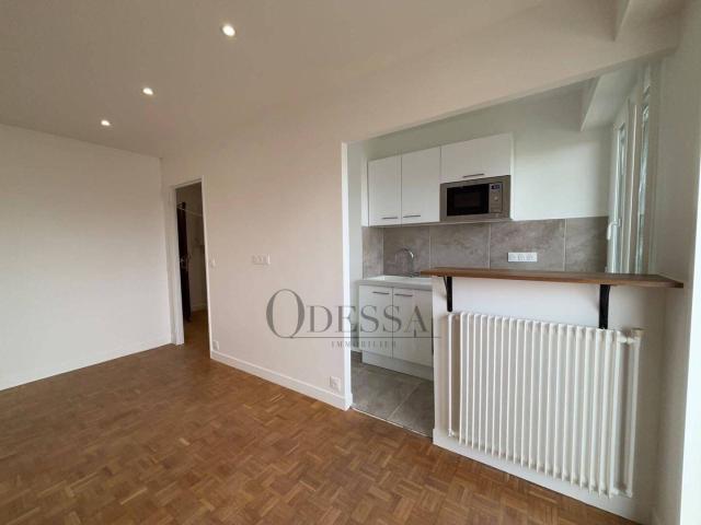 AVENUE FOCH STUDIO AVEC BALCON