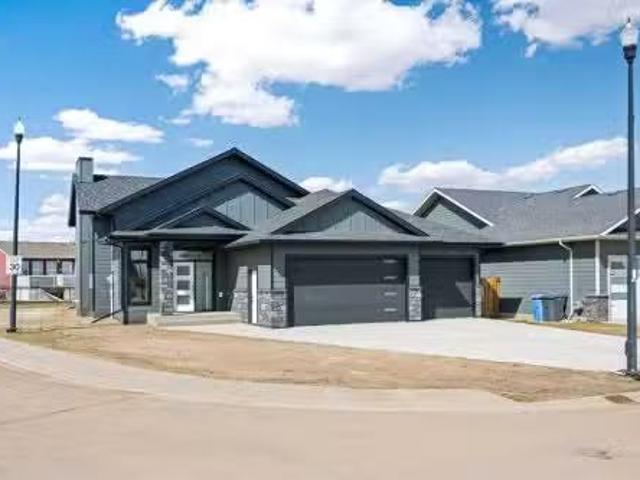 Avenue, Lloydminster, AB, T9V 3L7 condo for sale Listing I.