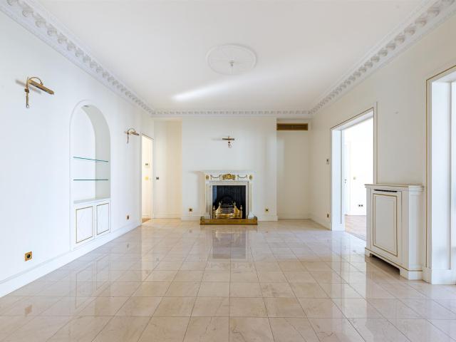AVENUE MONTAIGNE ETAGE ELEVE TERRASSE 194m² Paris 8ème
